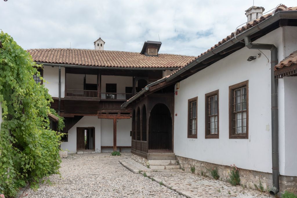 La maison Svrzo est la maison d'une riche famille musulmane à la période ottomane (construite au 16ème)